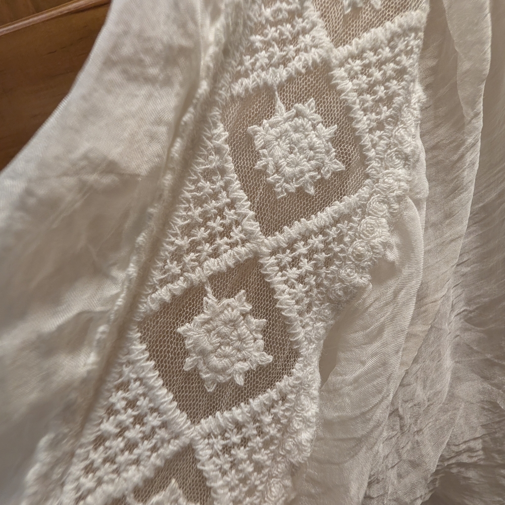 100% Silk Shirt. Made In Italy. Lightweight White Lace-Trim Tunic Top - Picture 4 of 8